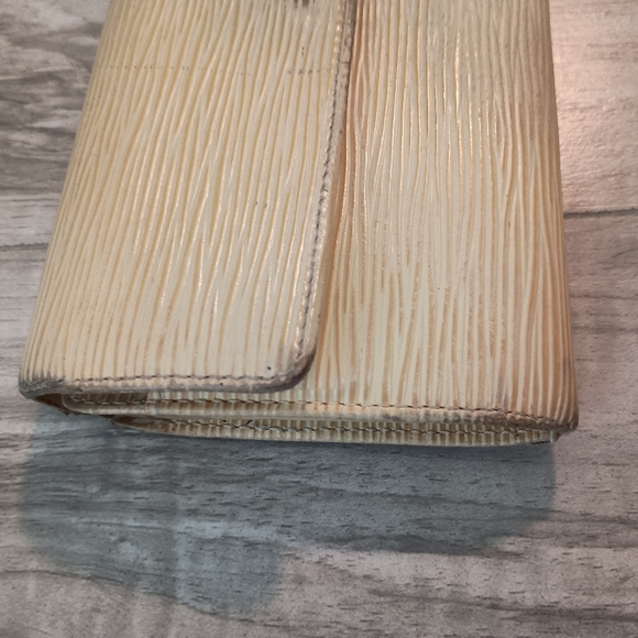 LOUIS VUITTON Yellow Epi Leather Bi Fold Long Wallet Purse Women's - Picture 2 of 14